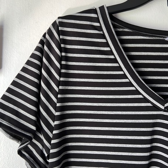 Lularoe Christy T - Picture 1 of 7